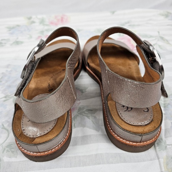 Sofft Womens Sandals Size 6 Metallic Buckle Ankle Strap Leather Comfort - Picture 3 of 16